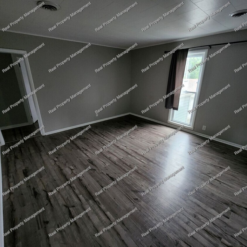 Foto principal - 2nd Story 2 Bedroom Apartment