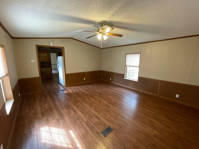 Building Photo - 1029 Clara Ln
