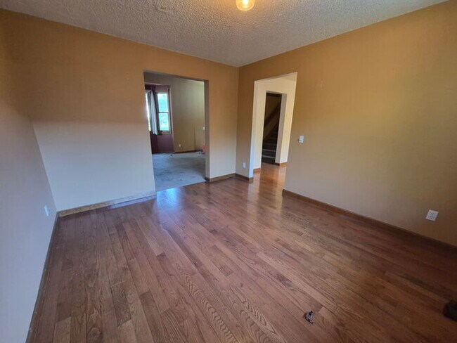 Foto del edificio - 4272 Kingsbury Dr
