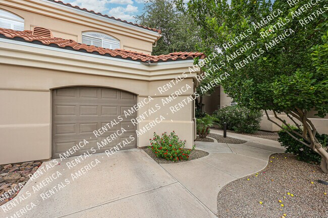 Foto del edificio - 8653 E Royal Palm Rd