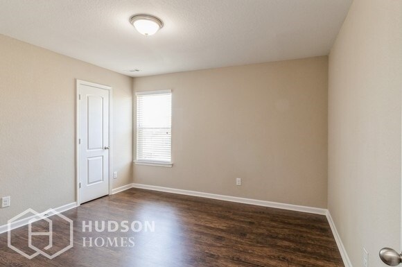 Building Photo - SELF TOUR NOW! - 205 Kirkside Dr, La Vergn...