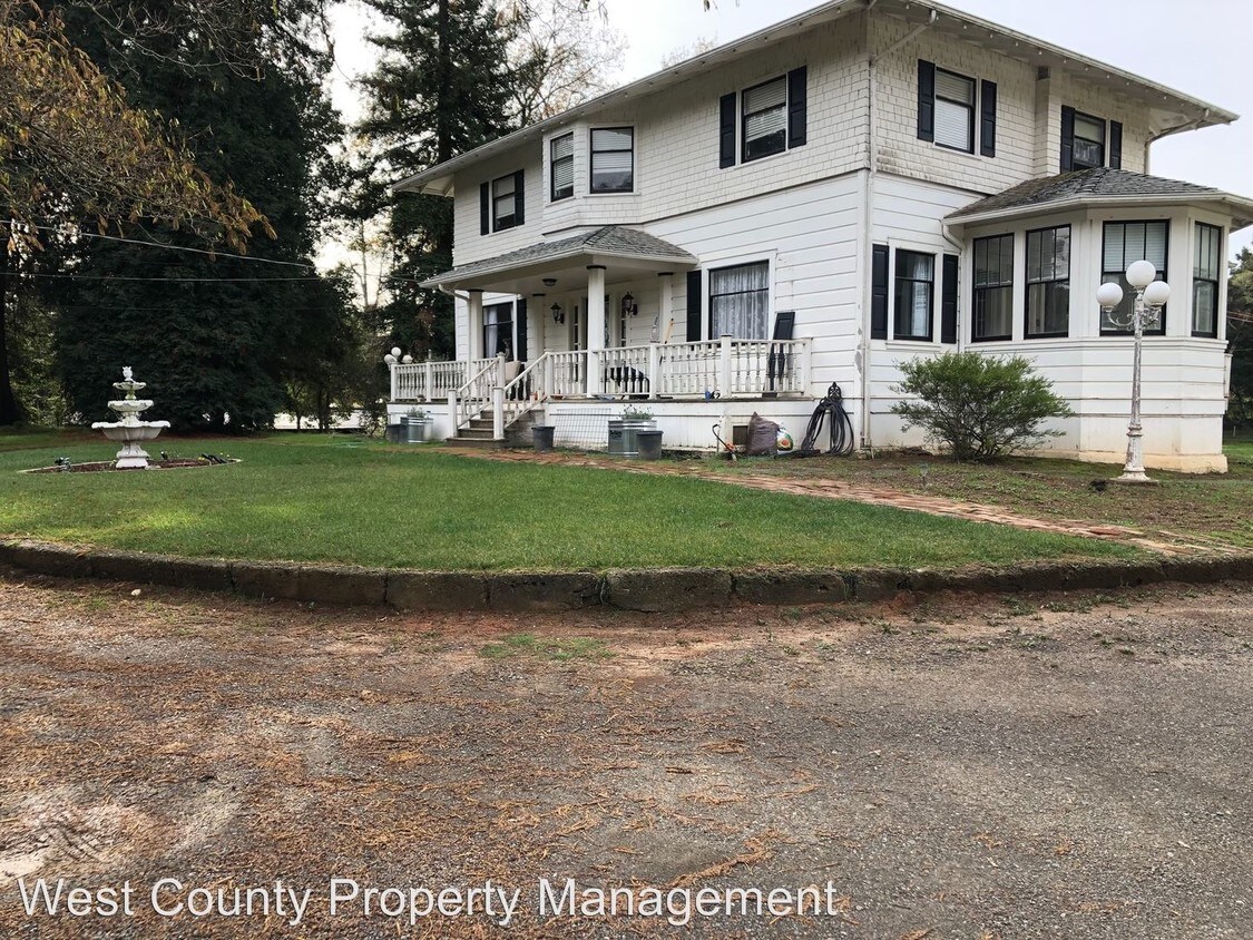 Primary Photo - 5 br, 2 bath House - 722 Du Franc Ave