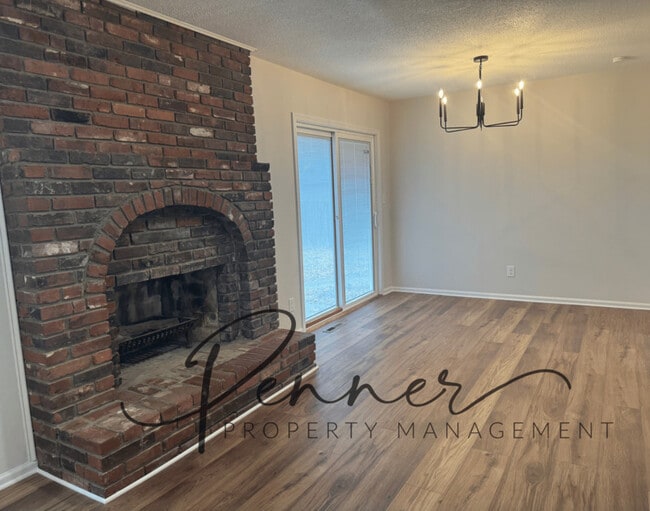 Building Photo - 811 NE Mulberry St