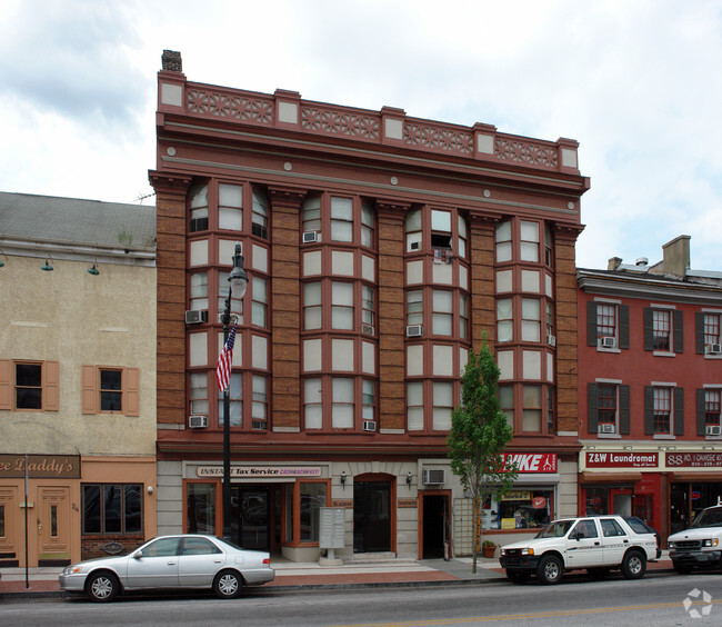 Building Photo - Black Fan Apartments