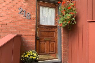 Building Photo - 218 De Grassi St