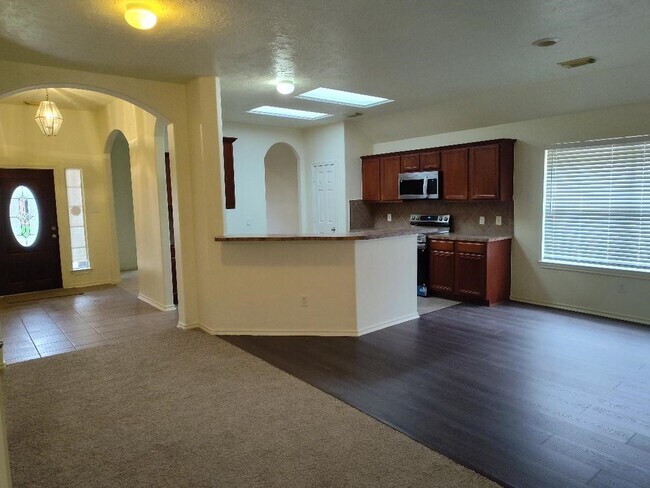 Foto del edificio - 6327 Bonnie Chase Ln