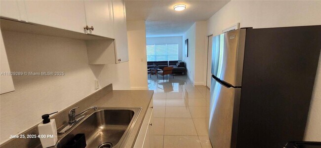 Foto del edificio - 9800 E Bay Harbor Dr