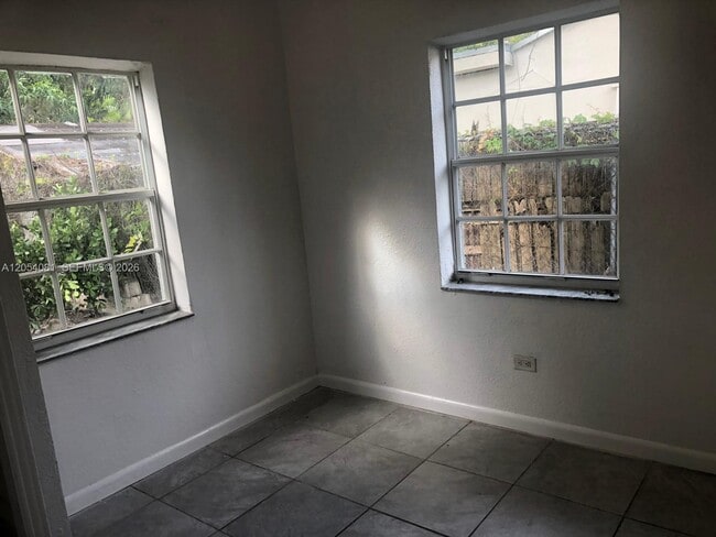 Foto del edificio - 146 NW 56th St
