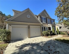 Building Photo - 715 Earlham Dr