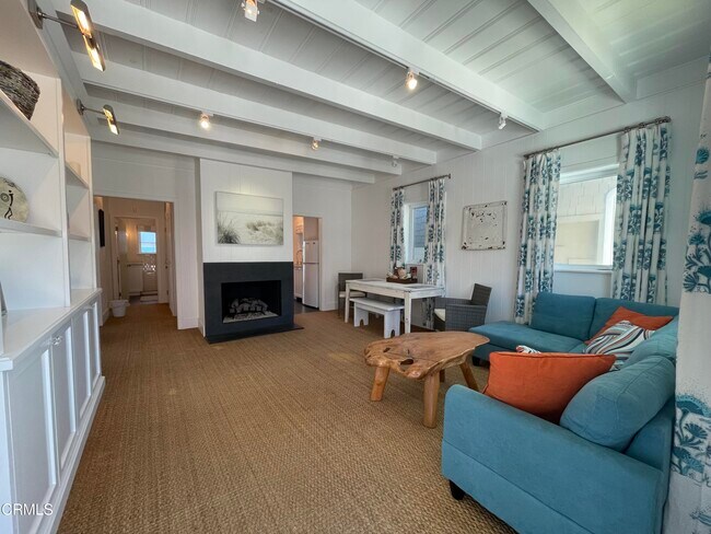 Building Photo - 3628 Ocean Dr