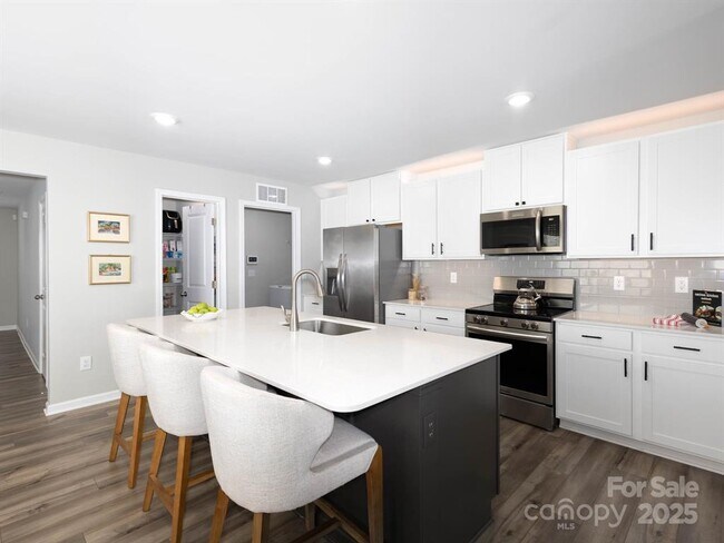 Building Photo - 2796 Legacy Rdg Ln