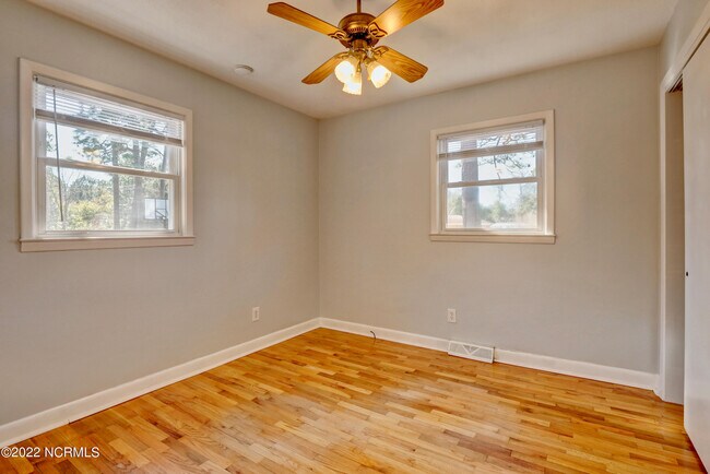 Building Photo - 213 Madeline Dr