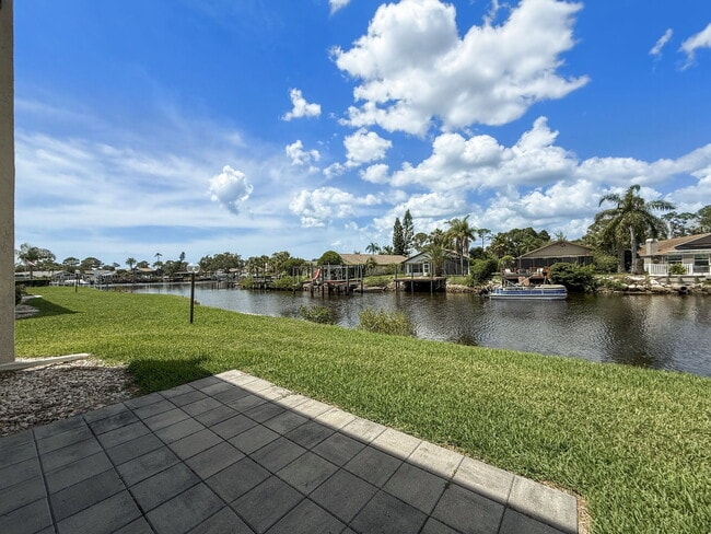Foto del edificio - 4533 Marine Pkwy