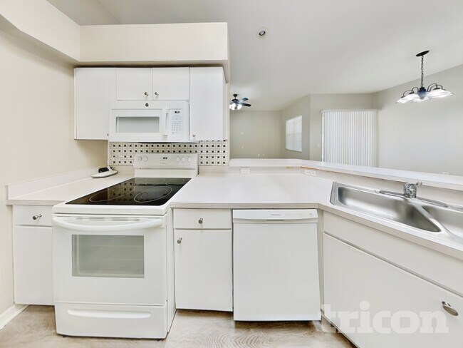 Building Photo - 1810 Cattleman Dr