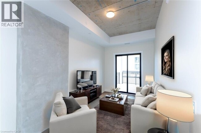 Building Photo - 169 James St S