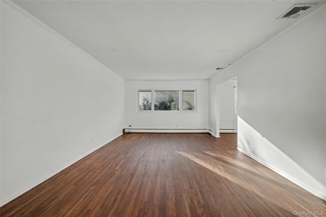 Building Photo - 38 Park Dr E