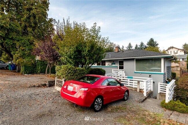 Building Photo - 10619 17th Ave SW