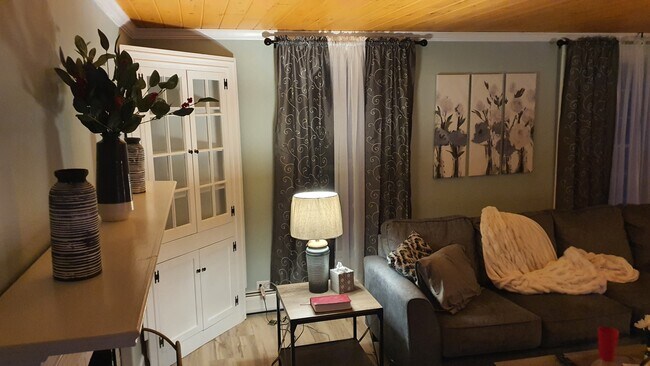 sala de estar - 89 N Main St