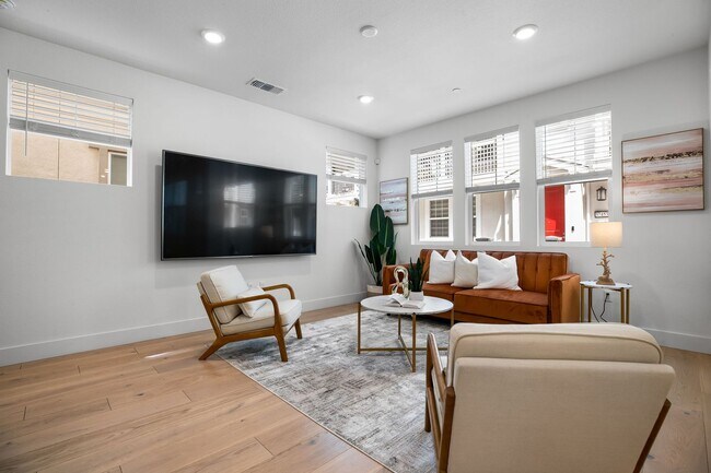 Photo - Modern 3-Level 5 Bedroom 4 Bathroom Newark... House