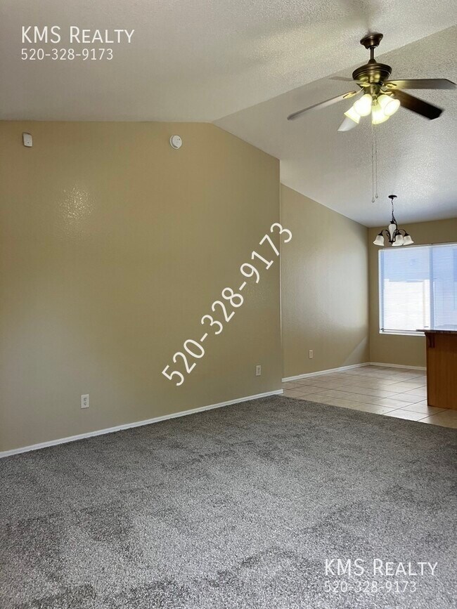 Foto del edificio - 4 Bedroom 2 Bath- 4229 E Mesquite Desert T...