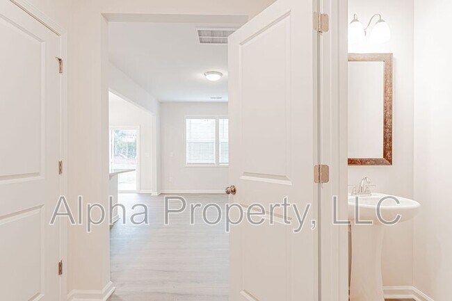 Building Photo - 143 Clingstone Trl