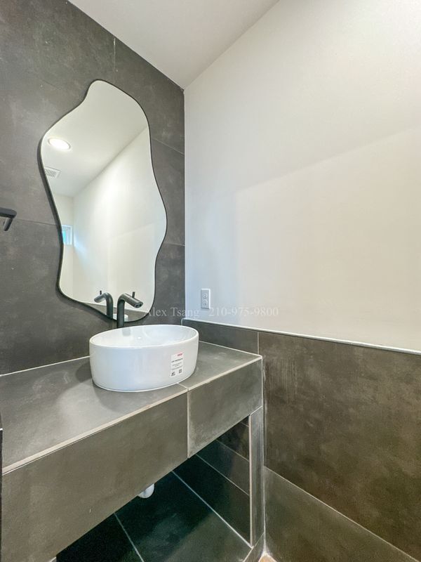 Foto del edificio - 630 Montana St