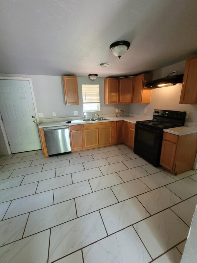 Foto del edificio - 313 W Maple Ave