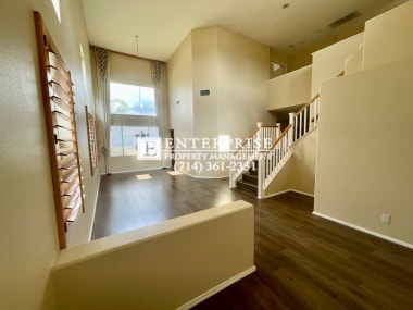 Building Photo - Stunning Spacious Home with Views (16376 S...