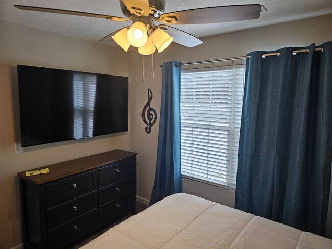 Building Photo - 814 Pierson Rd