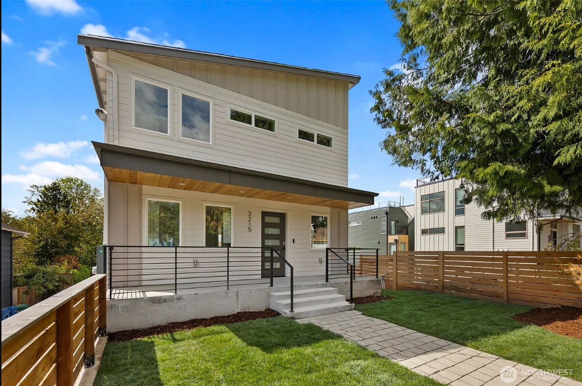 Foto principal - 3215 37th Pl S