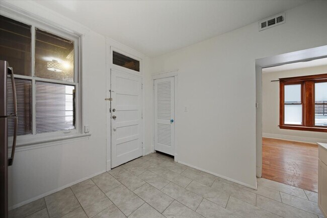 Foto del edificio - 4000 N Southport Ave