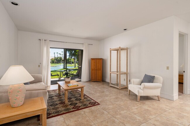 Foto del edificio - 28916 Isleta Ct