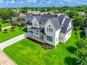 Building Photo - 624 Edgewood Dr