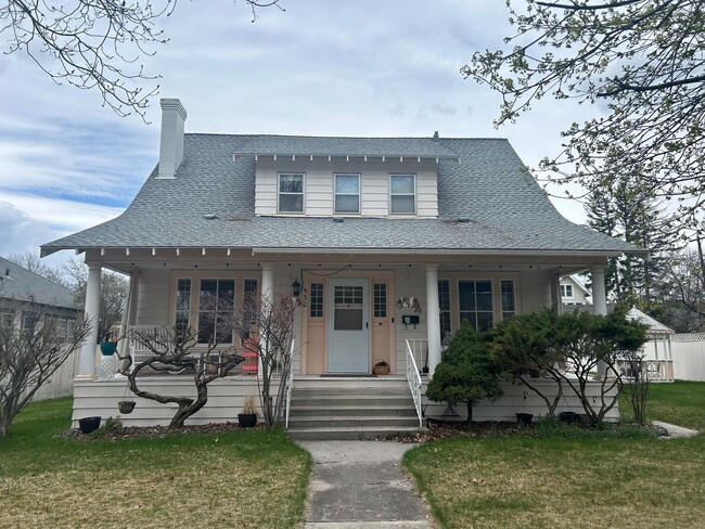 Building Photo - 530 McLeod Ave