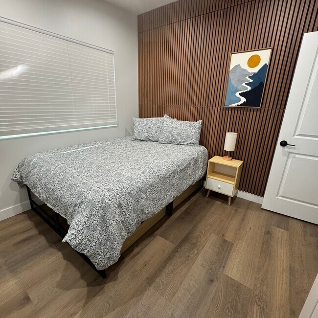 Dormitorio 1 - Colchón de gel con espuma viscoelástica tamaño queen - 23402 Collins St