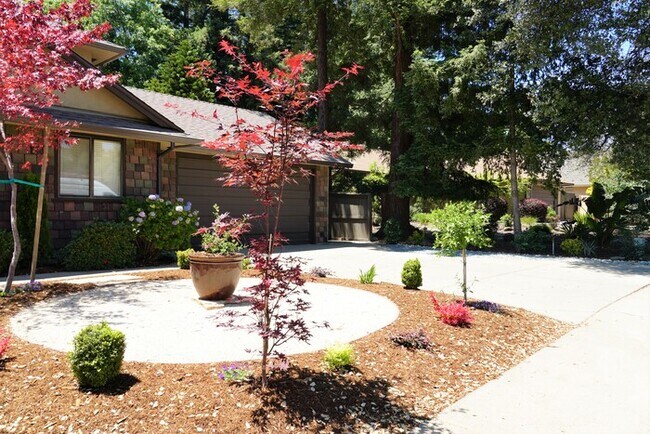 Building Photo - 2 Bedroom Plus a Den In Folsom! Beautiful ...