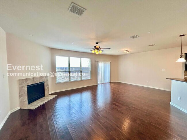 Foto del edificio - 3 Bed/2.5 Bath Townhome with Garage / Pet-Friendly / Vouchers Accepted / Available Now!