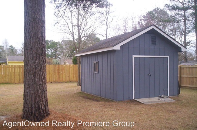 Building Photo - 108 Pine Straw Ln