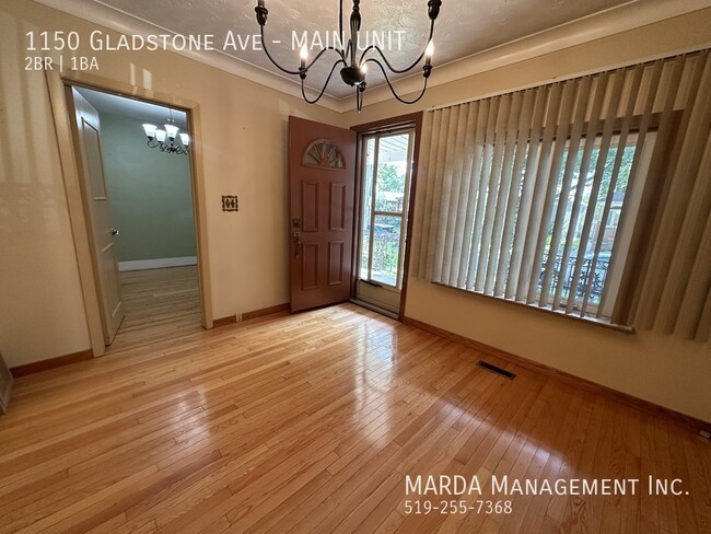 Building Photo - CLASSIC SPACIOUS 2+1BED/1BATH MAIN UNIT +6...