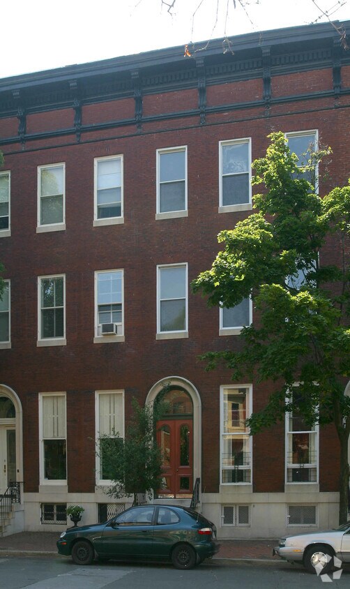Foto del edificio - 221 W Lanvale St