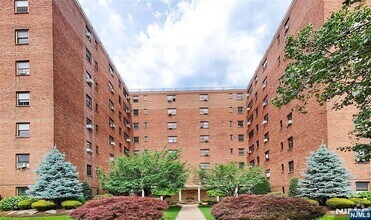 Building Photo - 208 Anderson St