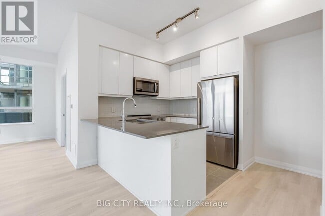 Photo du bâtiment - 3270 Sheppard Ave E