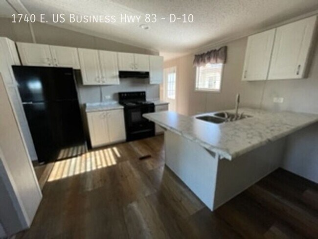Building Photo - 1740 E US Business Hwy