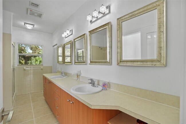 Foto del edificio - 833 SW 17th St