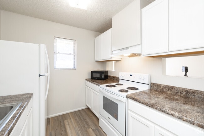 1BR, 1BA - 559SF - Kitchen - Peach Place