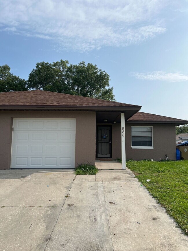 Building Photo - 686 Royalty Ct