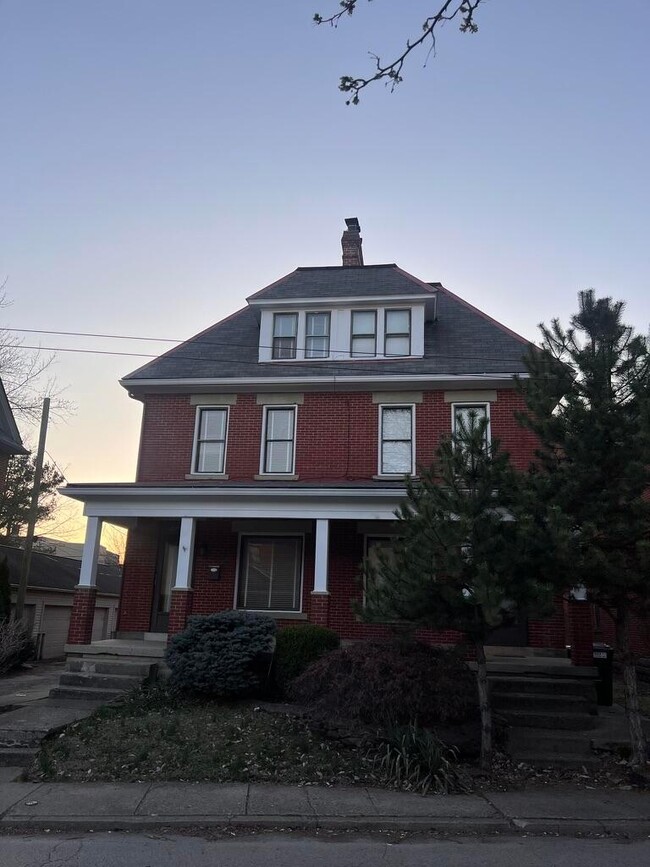 Building Photo - 925 Mt Pleasant Ave