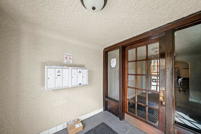 Foto del edificio - 230 Elmwood Ave