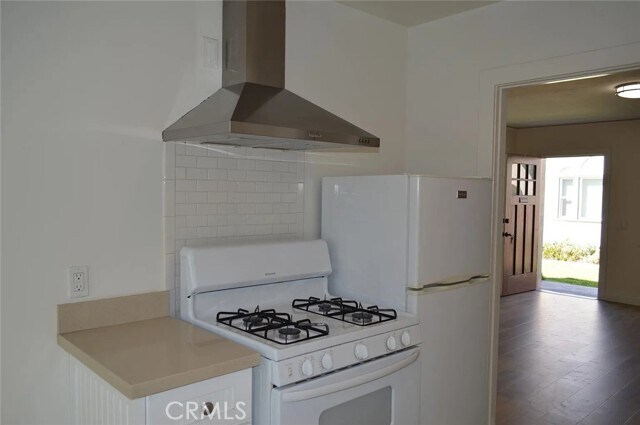 Foto del edificio - 211 N Western Ave
