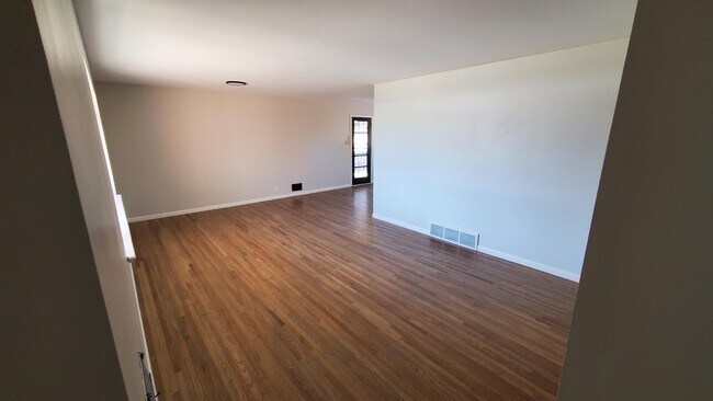 Building Photo - 5361 E Jewell Ave